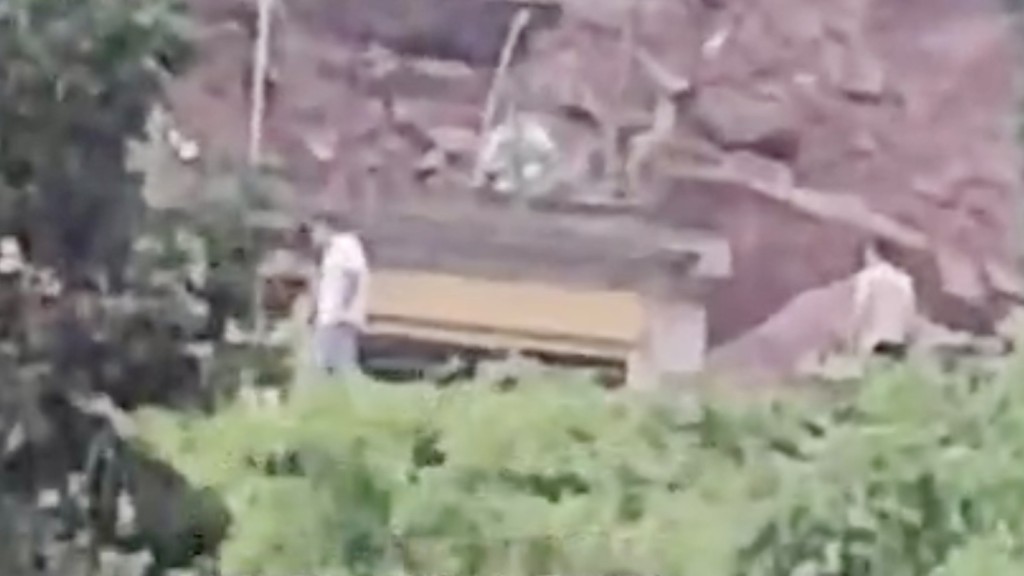 重慶市萬州區分水鎮山泥傾瀉掩埋房屋，6人遇難。