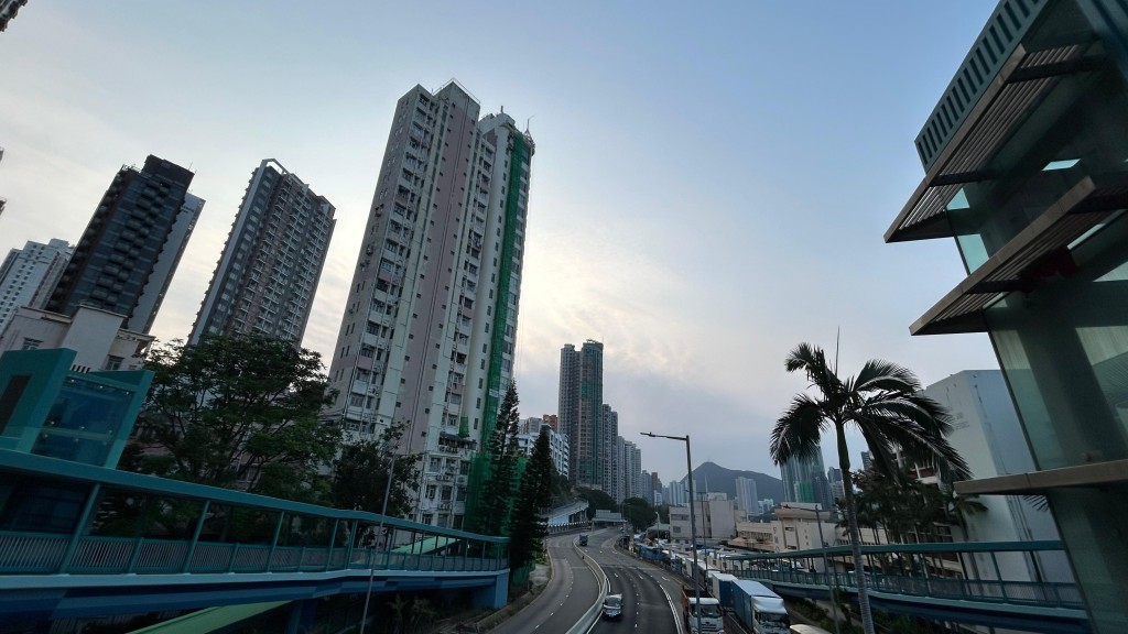 短暫時間有陽光,局部地區有驟雨。蔡楚輝攝 短暫時間有陽光,局部地區有驟雨。蔡楚輝攝
