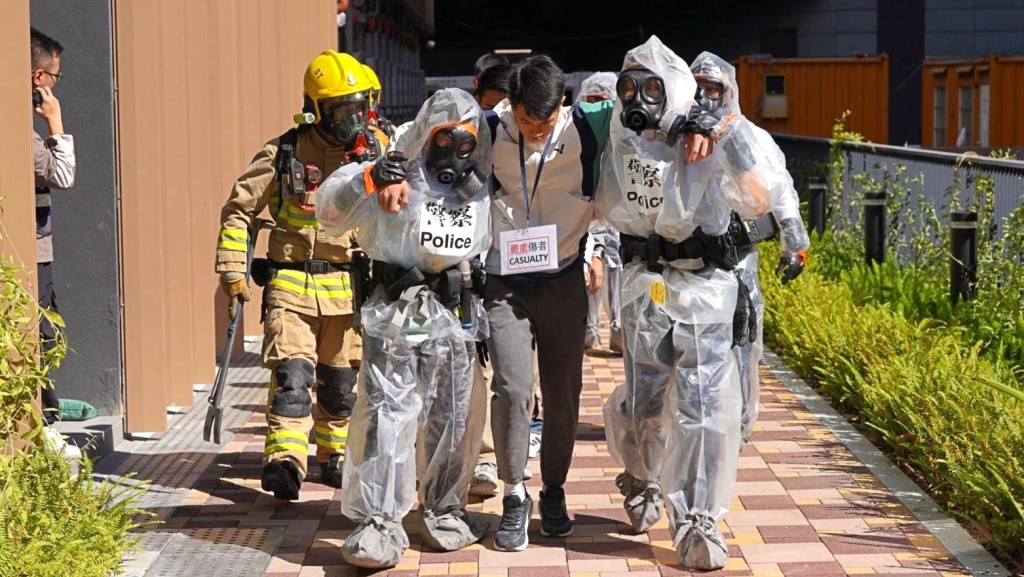 演習模擬科學園內的實驗室發生化學品洩漏，導致多人不適。