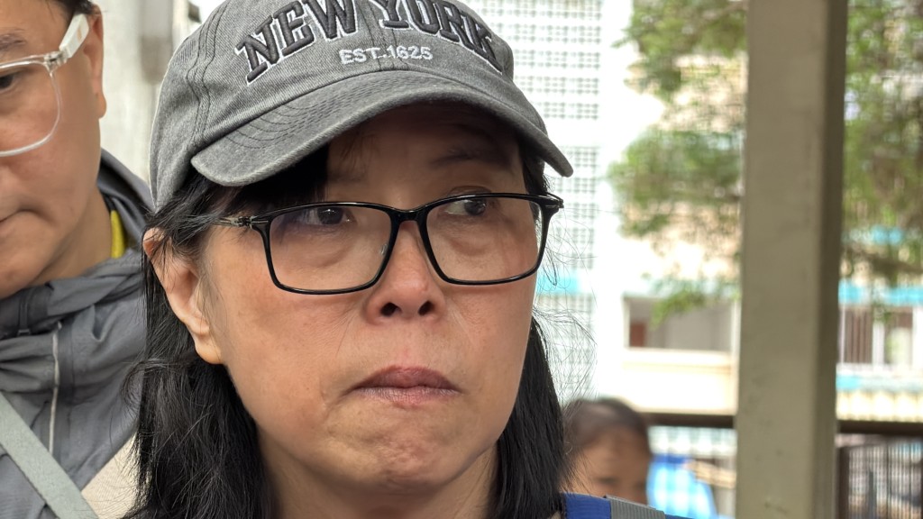 何小姐談到「冇可能斷拾離」，觸及傷痛處不禁哽咽。梁國峰攝