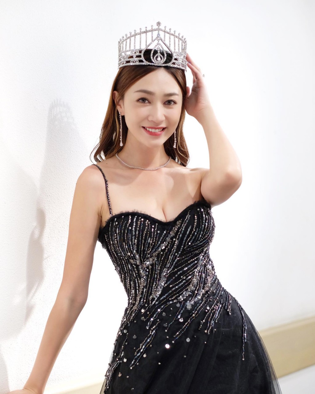 另一位姊妹團成員是港姐冠軍黃嘉雯。 另一位姊妹團成員是港姐冠軍黃嘉雯。