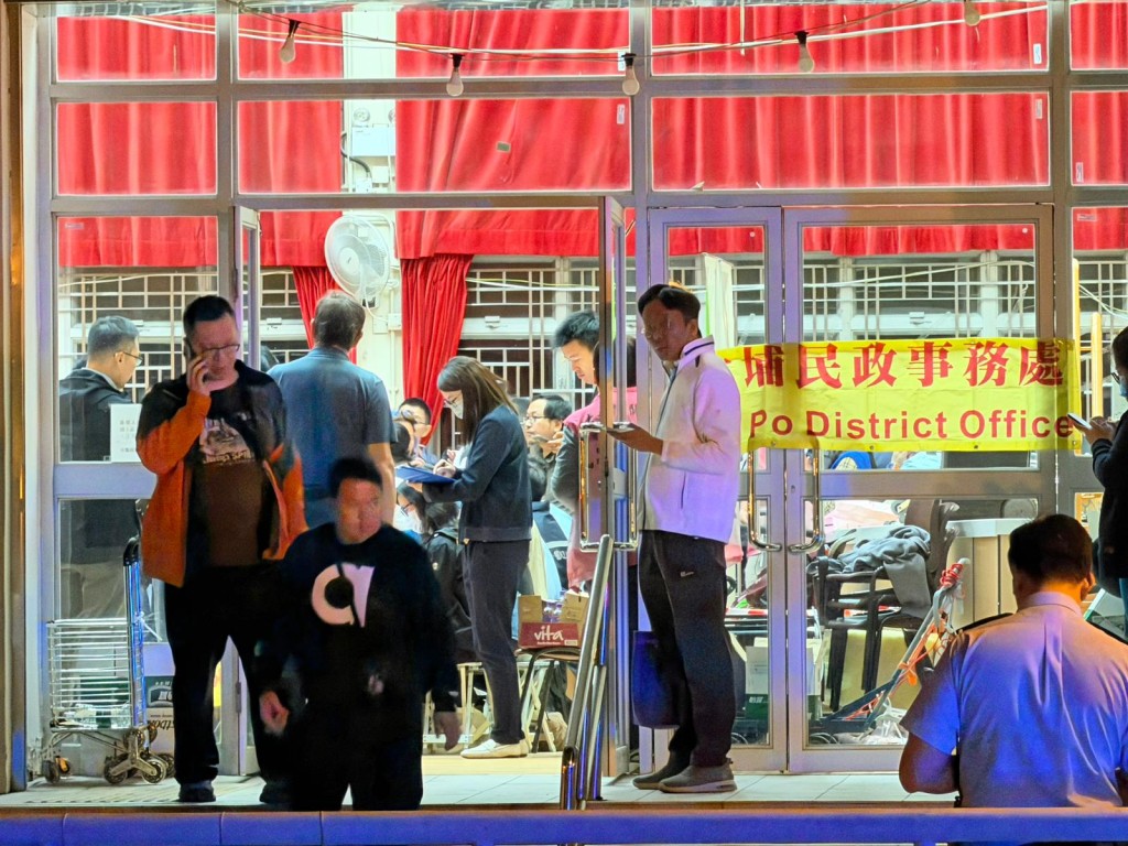 大埔民政事務處開放臨時庇護中心和設立援助站。