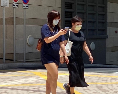 被告劉梓瑩(左)。資料圖片