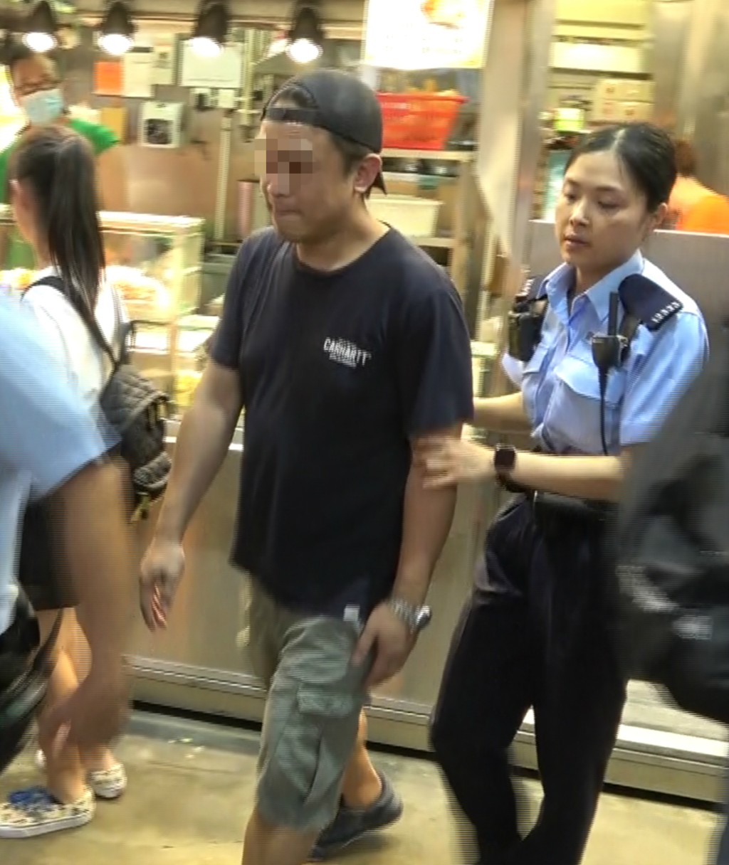 警方帶走裝修工人