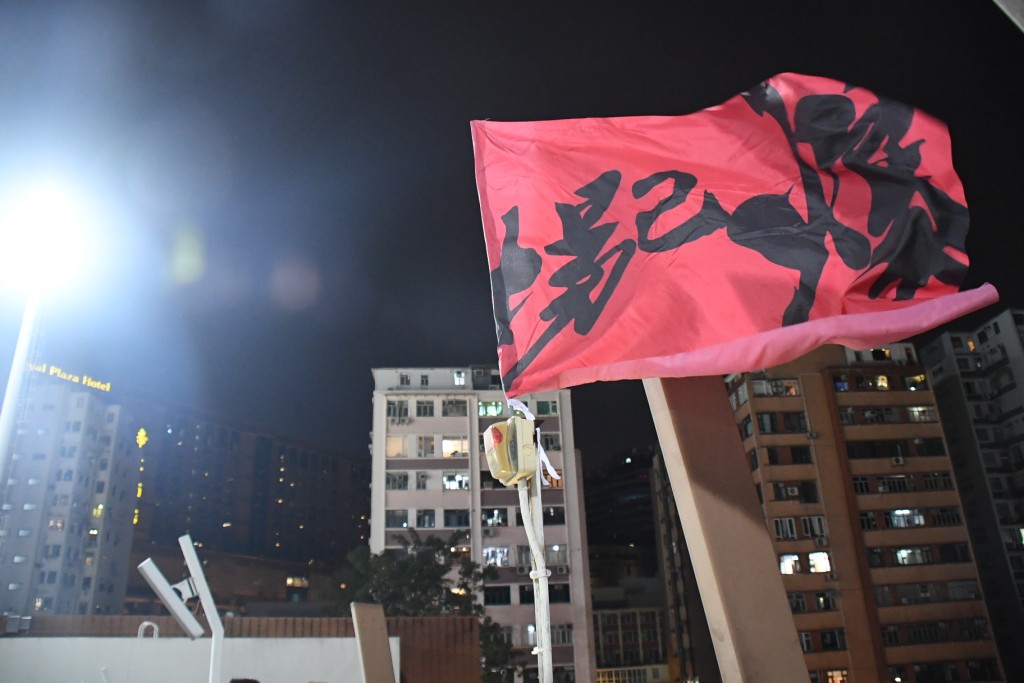 東亞外關鍵戰，港隊對中華台北扯紅旗。 吳家祺攝