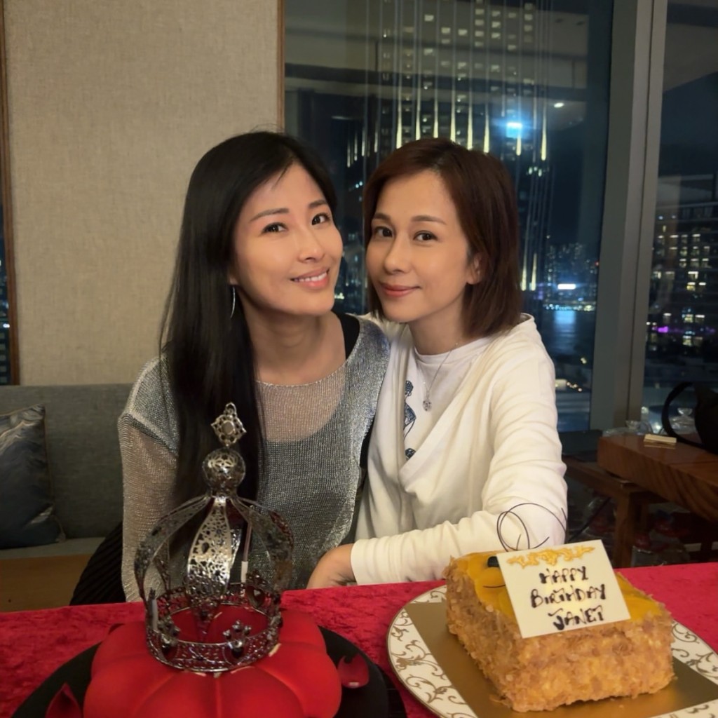 周家蔚與文頌嫻合照。