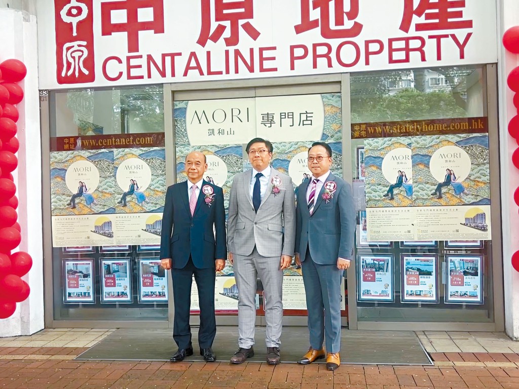 路勁陳健聰(中)表示,示範單位落實於今日開放,預計月內進行首輪銷售。