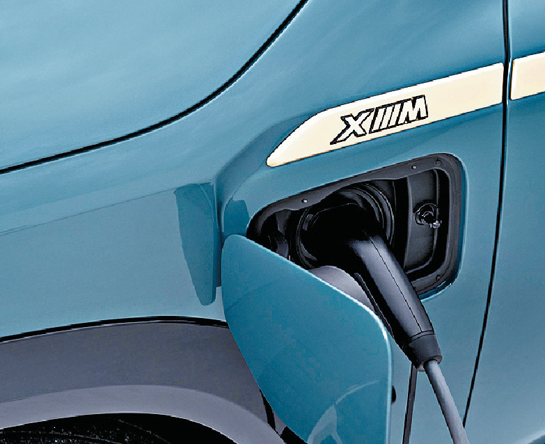 ■車子可獨立充電,純電模式續航力約88km。 ■車子可獨立充電,純電模式續航力約88km。