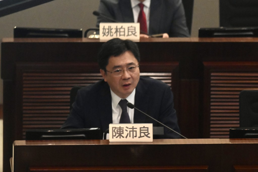 陳沛良關注政府會否就安置方案設最後時限。