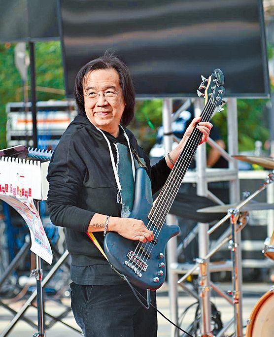 傅醫生熱愛音樂，工餘時間會透過音樂推廣健康訊息。