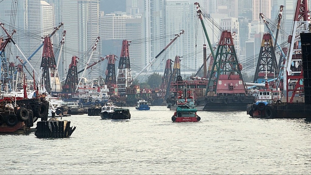 油麻地避风塘发生舢舨沉没意外。黄文威摄