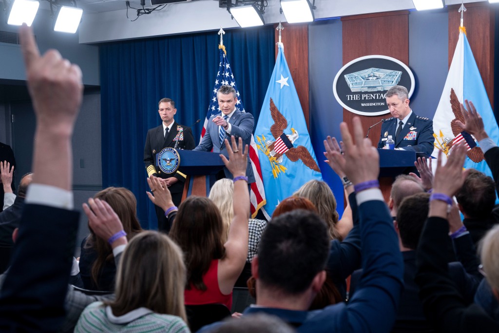 美軍高層召開記者會，宣布美軍擴大封鎖伊朗航運。美聯社