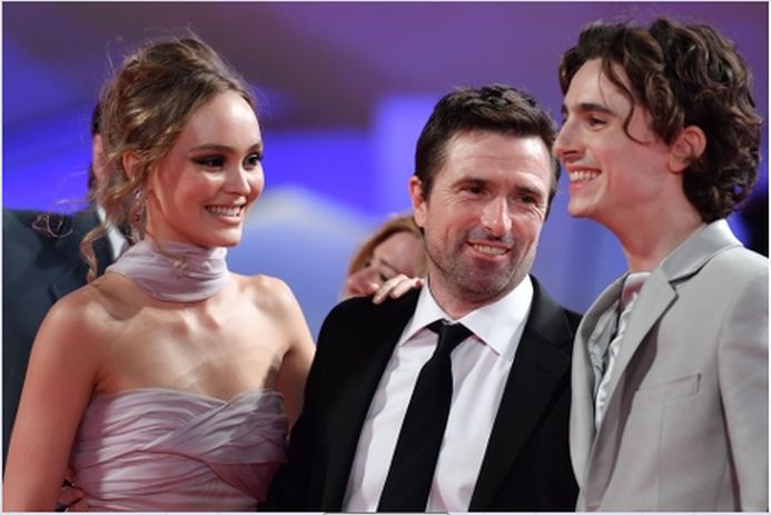 添麦菲查洛美与Lily-Rose Depp至今尚未对复合传闻作出回应。