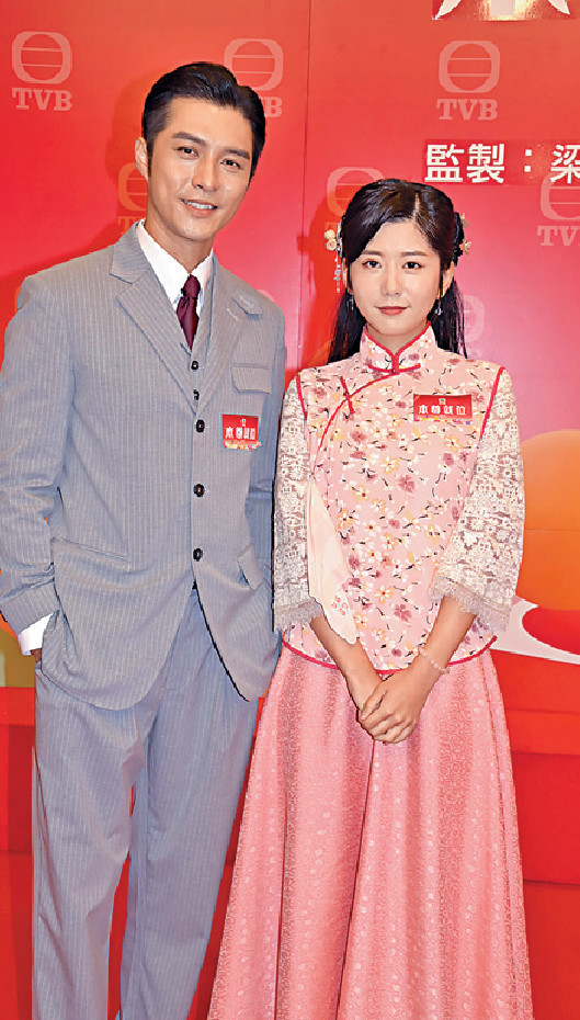 ■陳嘉慧與黃嘉樂為新劇試造型。
