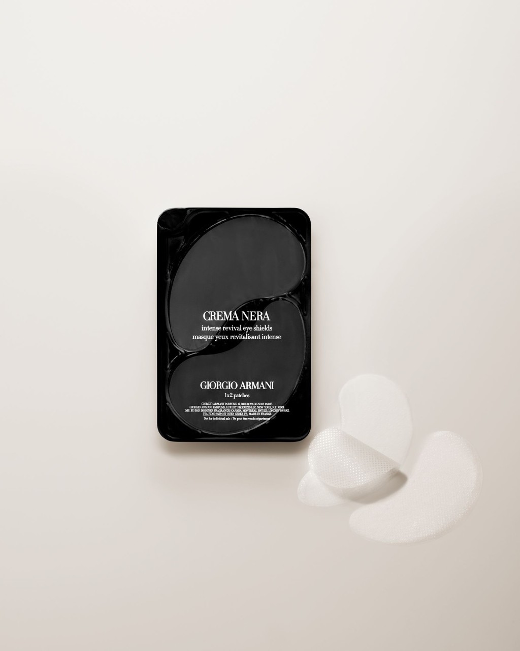 Giorgio Armani極致再生高效修護眼膜/$1,460/六對,成分含Reviscentalis™非洲再生植物精華,有助恢復細胞新陳代謝,賦活眼眸。另當中的甘露糖、丁二醇 及透明質酸具保濕功能,同時鎖水。配合極致再生重塑眼部精華/$1,750使用,令眼周肌膚回復緊緻彈性,重塑綫條。 Giorgio Armani極致再生高效修護眼膜/$1,460/六對,成分含Reviscentalis™非洲再生植物精華,有助恢復細胞新陳代謝,賦活眼眸。另當中的甘露糖、丁二醇 及透明質酸具保濕功能,同時鎖水。配合極致再生重塑眼部精華/$1,750使用,令眼周肌膚回復緊緻彈性,重塑綫條。