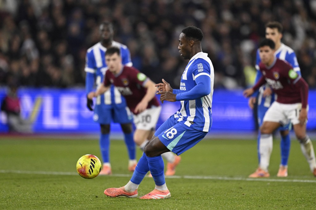 韦碧克「Chip射」12码宴客。路透社