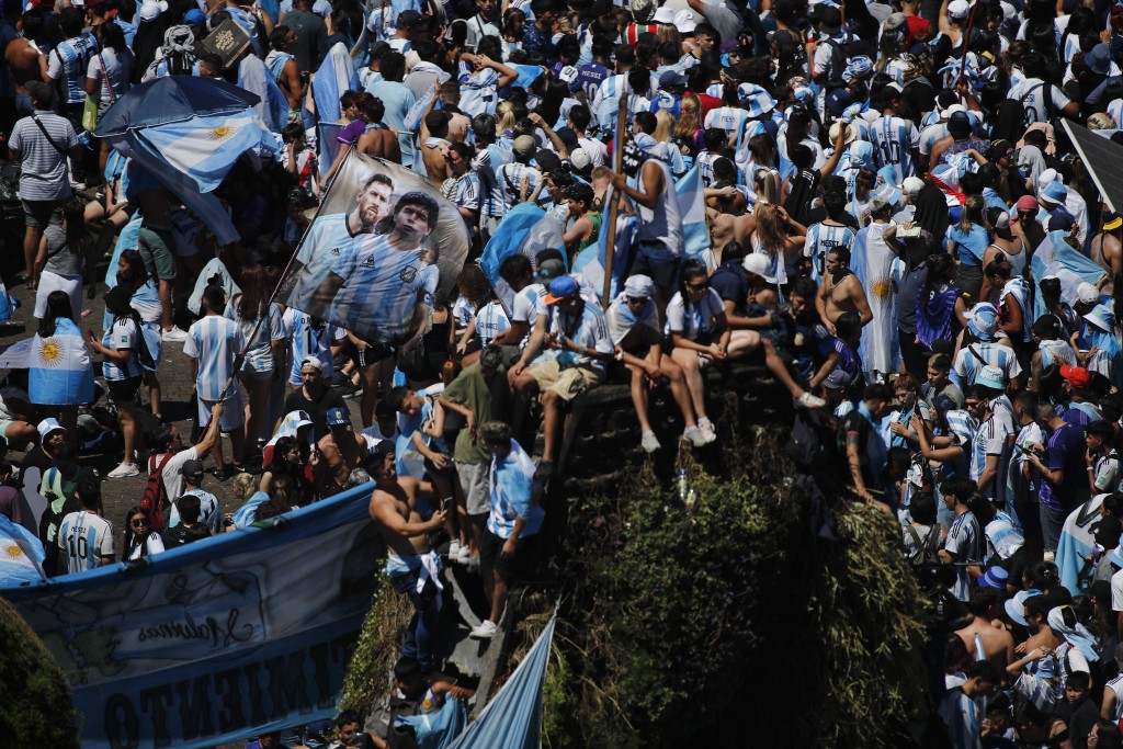 近五百萬阿根廷人上街看阿根廷國家隊勝利巡遊。REUTERS