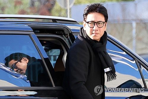 聯合韓國電影製片人協會質疑李善均涉毒案發生後，他的私生活一直遭公開，亦被公審。
