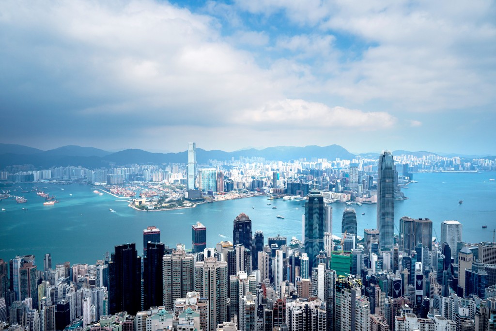 認可財務策劃師李澄幸坦言，本港宏觀經濟數據不差，但普遍市民在感知上，仍然對工作前景及經濟不安心。