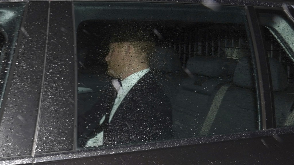 哈里王子趕赴蘇格蘭，惜來不及告別英女皇。AP圖片