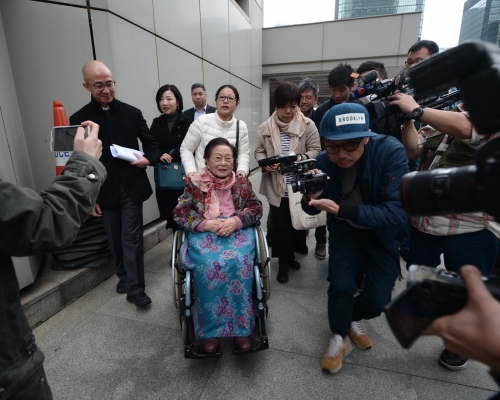 法官批准羅老太一方可向滙豐信託取閱其他顧客的慣常信託費用,但文件需要保密,只准律師閱讀。資料圖片