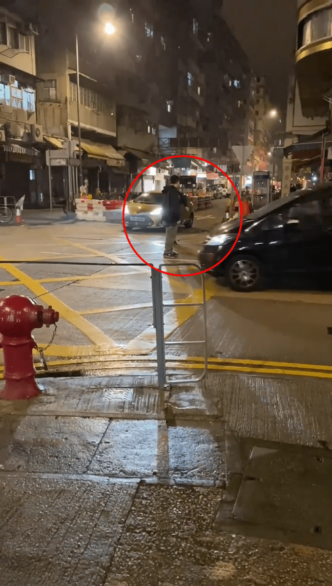 影片全長約48秒，未知發生時間及地點，發帖者指事發在九龍城，涉及一名的士司機與兩人衝突。