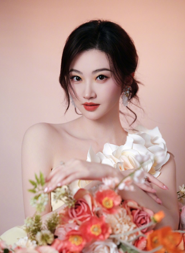 景甜坦言「我依然相信愛情,我依然眼光不行,我依然智慧欠奉」。 景甜坦言「我依然相信愛情,我依然眼光不行,我依然智慧欠奉」。