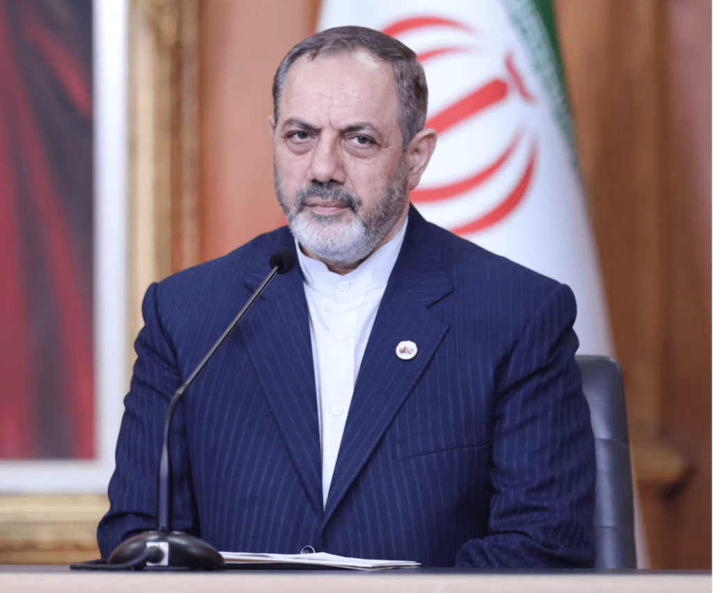 以色列军方在社交平台表示，已确认有7名伊朗军政高层在今次攻击中身亡，包括 防长纳西尔扎德。路透社