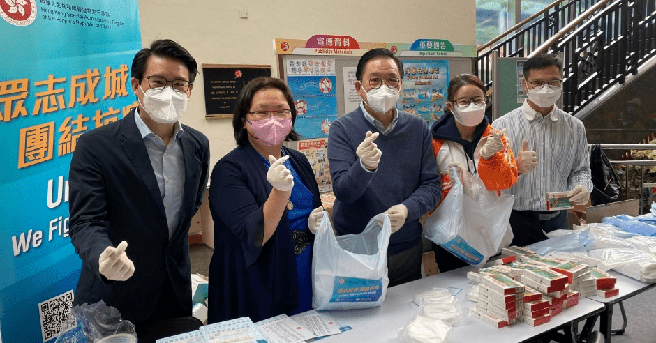 林健鋒參與防疫包包裝工作。林健鋒FB圖片