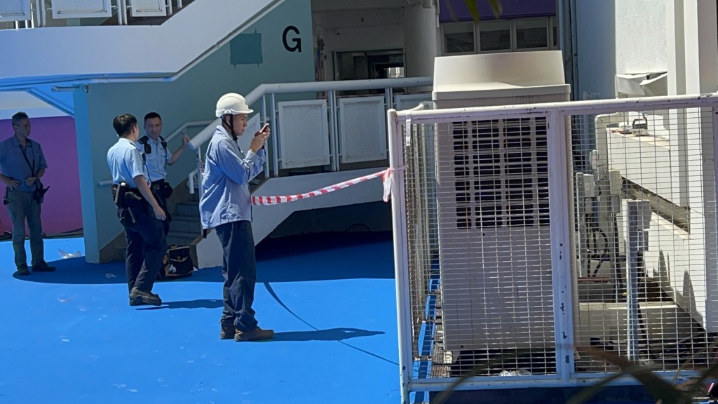 中電人員到場檢查。楊偉亨攝 中電人員到場檢查。楊偉亨攝