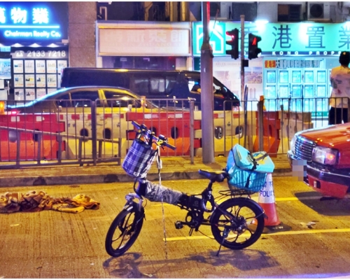 單車後方有Deliveroo保溫袋。曾彥維圖片