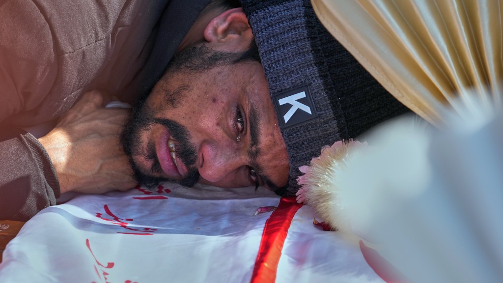 巴基斯坦清真寺炸彈襲擊200死傷。 美聯社