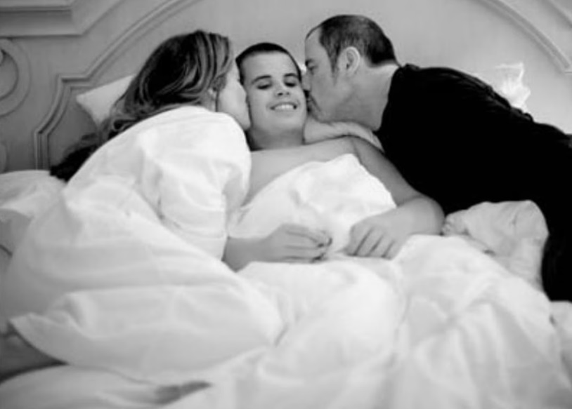 2009年阿尊長子Jett因癲癇發作離世,翌年夫妻倆卻喜迎新生命。 2009年阿尊長子Jett因癲癇發作離世,翌年夫妻倆卻喜迎新生命。