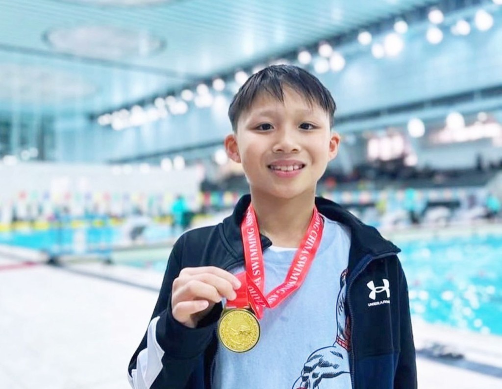 10歲的佘承軒的游泳成績也很優秀。香港游泳教練會FB 10歲的佘承軒的游泳成績也很優秀。香港游泳教練會FB