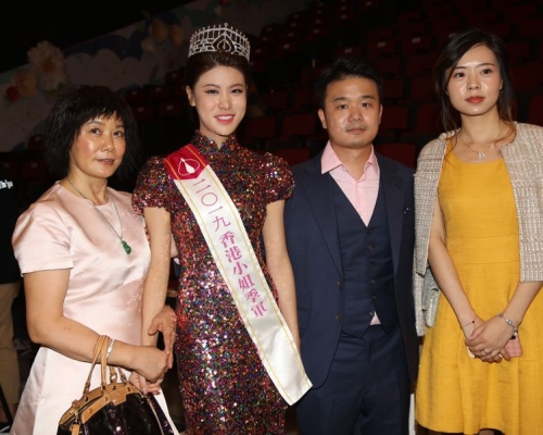 古佩玲媽媽、兄嫂到場支持。