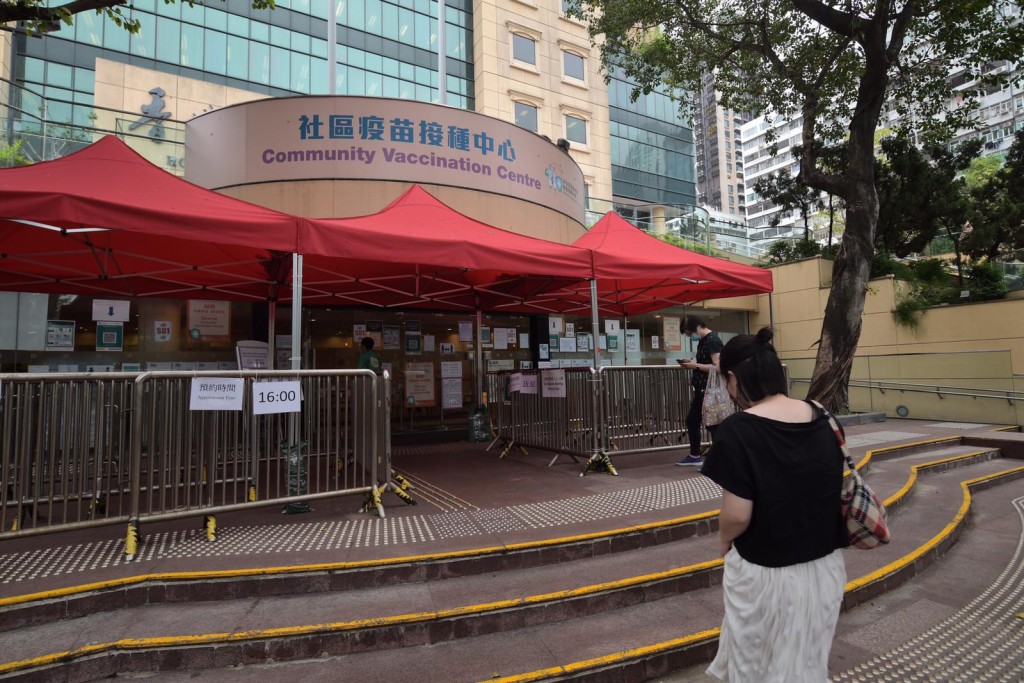 全港至今只有約百分之五點七人口注射了兩劑疫苗。資料圖片