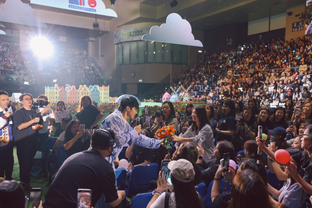 开四面台,十分热闹! 开四面台,十分热闹!