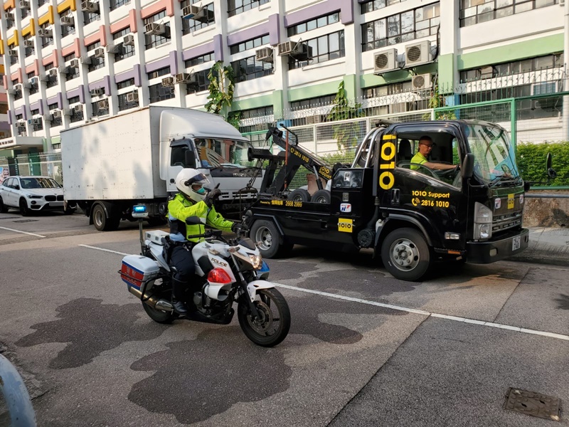 警到場抄牌。