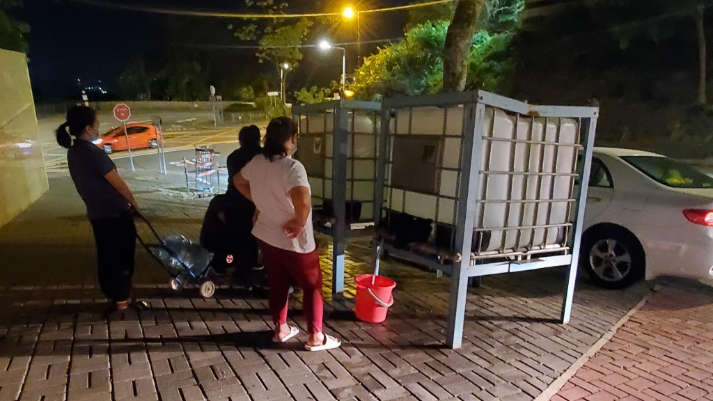 水务署设置水箱。徐裕民摄