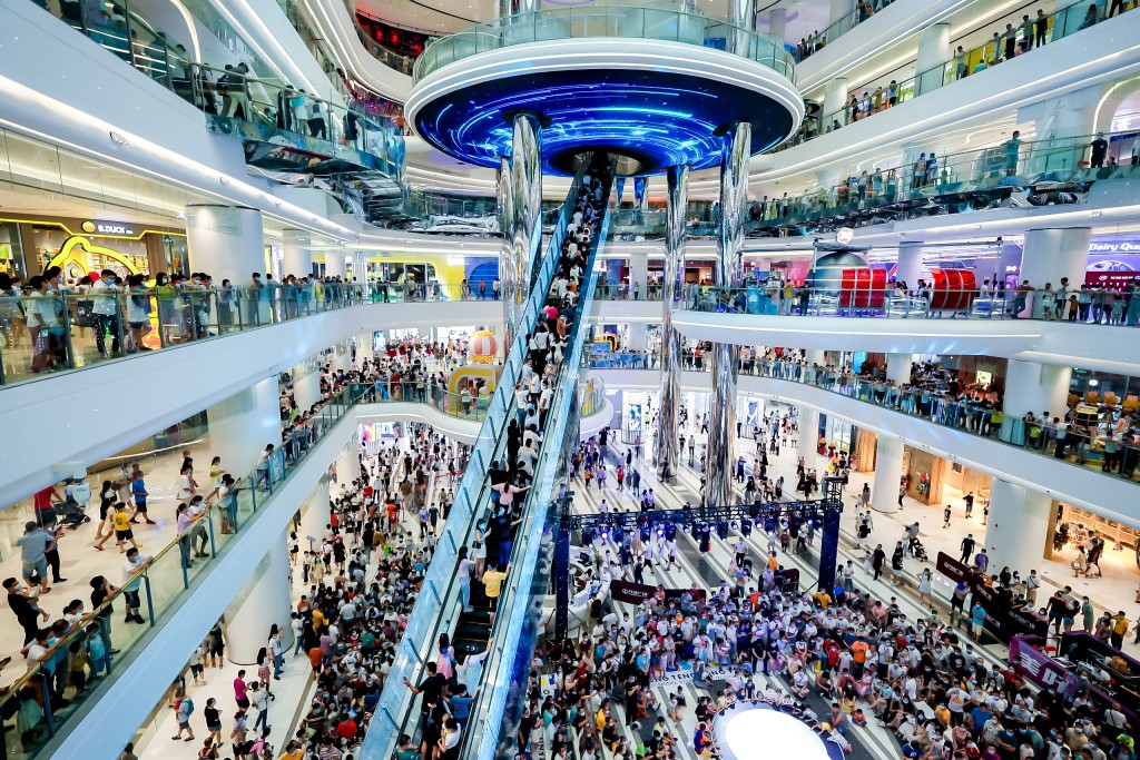 《彭博》引述消息人士透露,私募基金太盟(PAG)正考虑收购大连万达集团近500家购物中心。 《彭博》引述消息人士透露,私募基金太盟(PAG)正考虑收购大连万达集团近500家购物中心。