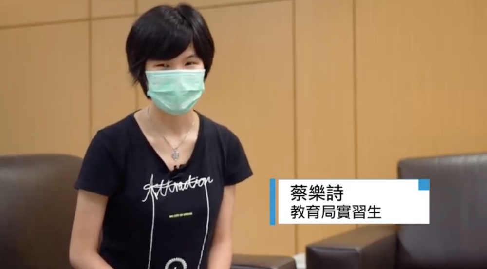 蔡樂詩派到教育局幫手翻譯文件和製作教材。截自聶德權Facebook影片