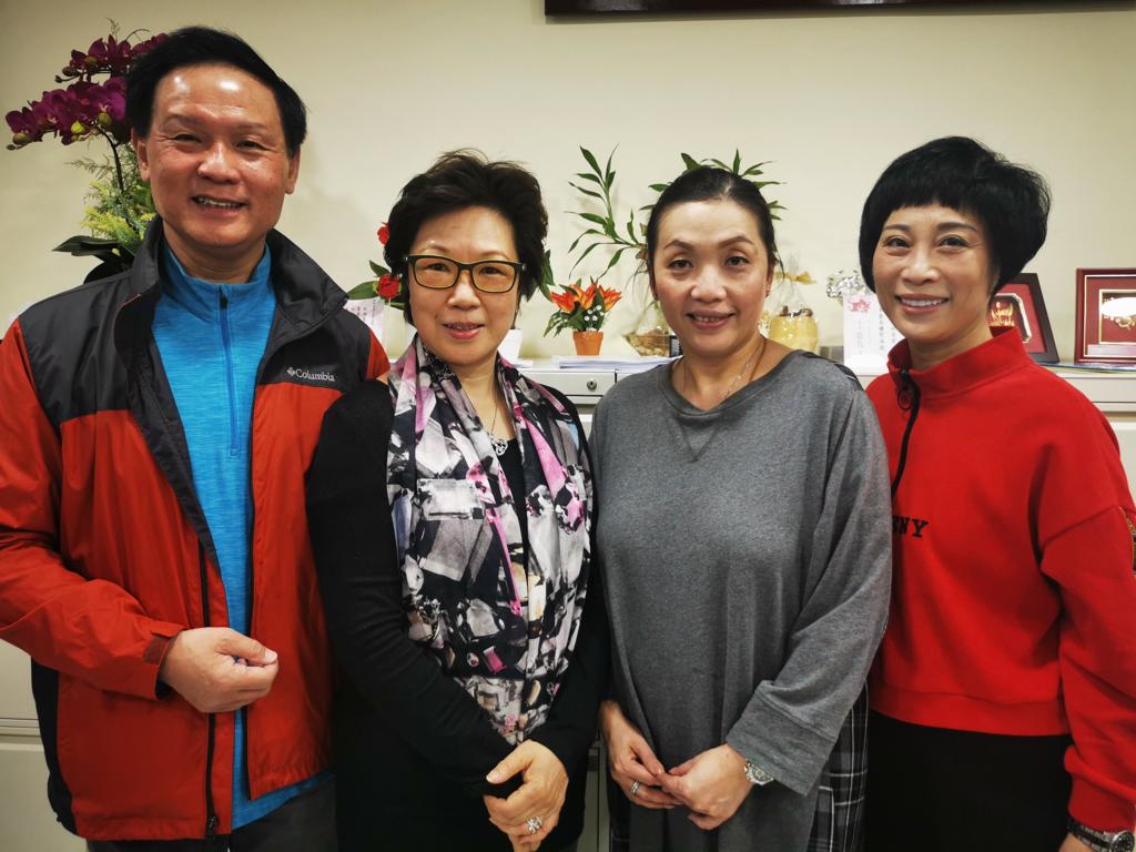 (右起)龍貫天、鄧美玲、陳咏儀、衛駿輝為演出操囿。