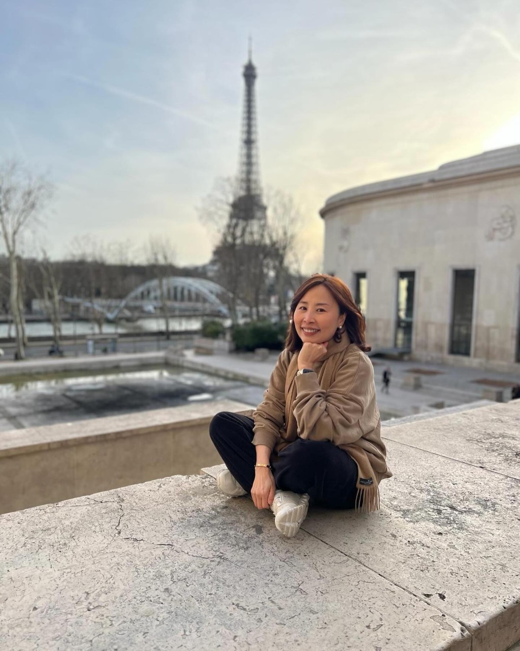 蘭茜在巴黎打卡。