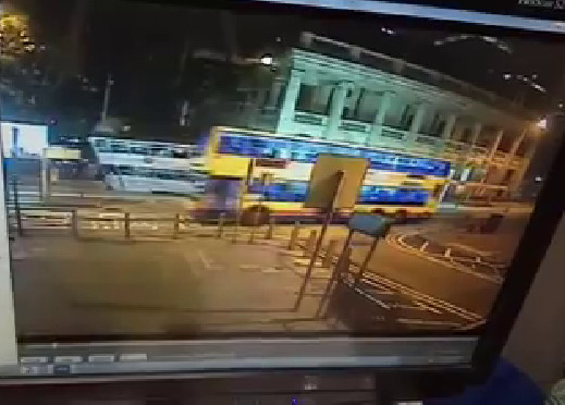 盧覺強看過片段後指出,電車與巴士分開在不同的行車線上。