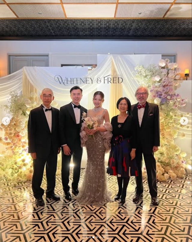 今次婚宴雲集政商演藝界名人,包括前財政司司長曾俊華夫婦、麥明詩與盛勁為、洪永城與梁諾妍等到場祝賀,場面盛大。 今次婚宴雲集政商演藝界名人,包括前財政司司長曾俊華夫婦、麥明詩與盛勁為、洪永城與梁諾妍等到場祝賀,場面盛大。