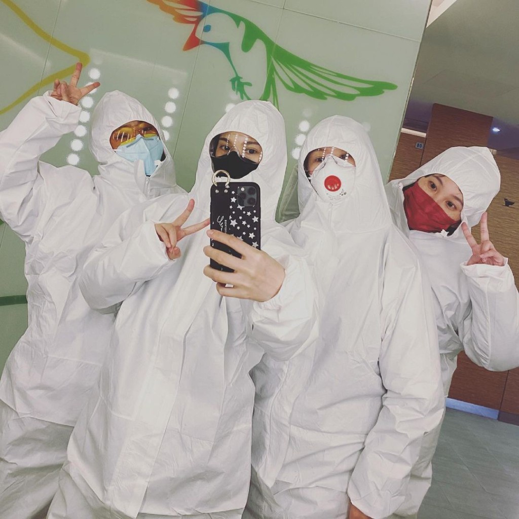 楊丞琳貼每一張4人照,都見證她們此行一起作戰。