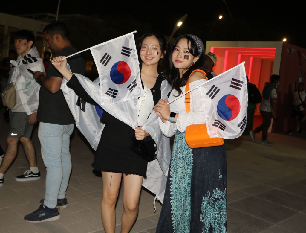 南韓女球迷悉心打扮觀戰。王嘉豪攝