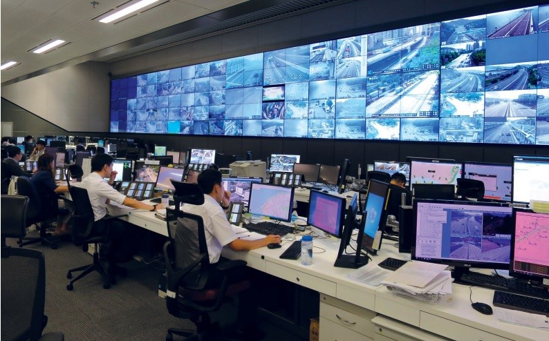 运输署的紧急事故交通协调中心在台风下的运作准备就绪，密切监察全港的交通状况。林世雄网志图片