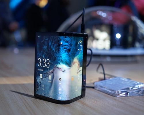 柔宇科技於CES 2019展示可折疊手機 　
