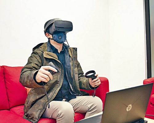 浸會大學推出「自在社交」網上認知行為治療計畫，採用虛擬實境（VR）技術，讓患者克服恐懼及焦慮。